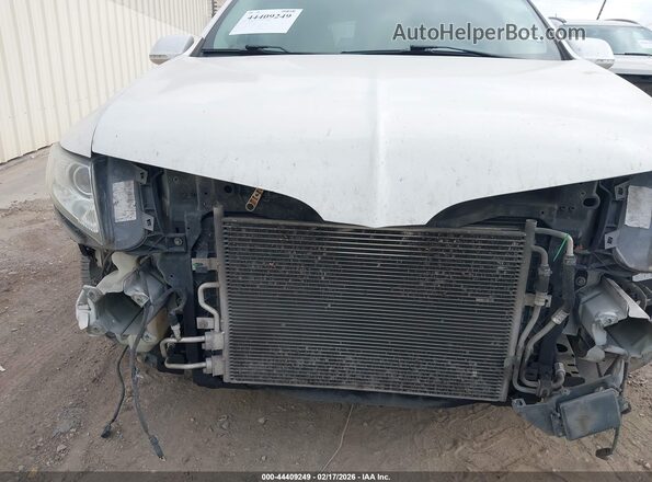2LMHJ5AT2KBL01358 2019 LINCOLN MKT Белый Вид спереди