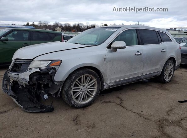 2LMHJ5AT2KBL03935 2019 LINCOLN MKT Серебряный Передняя левая четверть