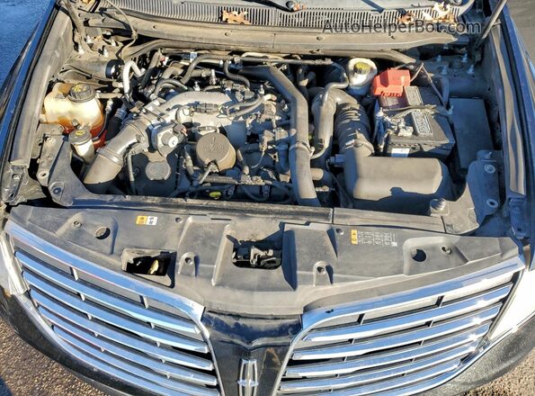 2LMHJ5AT4JBL01280 2018 LINCOLN MKT Black Widok komory silnika