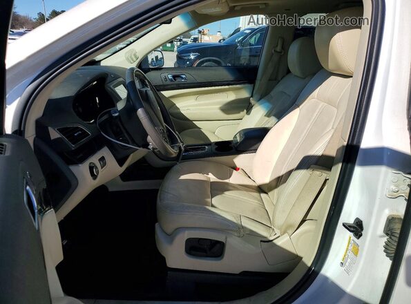2LMHJ5AT4JBL02137 2018 LINCOLN MKT White Вид салону спереду
