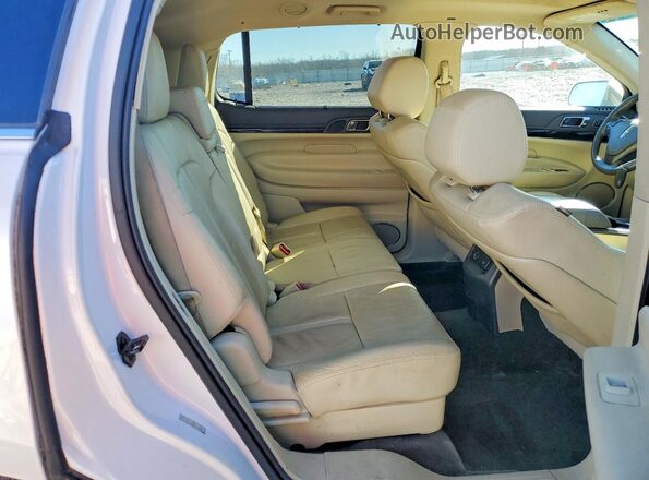 2LMHJ5AT4JBL02137 2018 LINCOLN MKT White Вид задньої частини салону