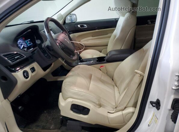 2LMHJ5AT6HBL00836 2017 LINCOLN MKT Белый Вид салона спереди