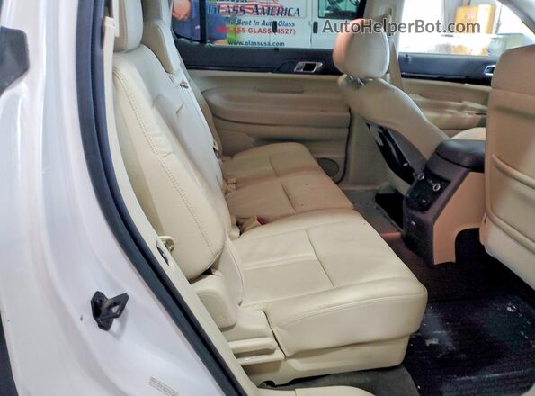 2LMHJ5AT6HBL00836 2017 LINCOLN MKT Белый Вид задней части салона