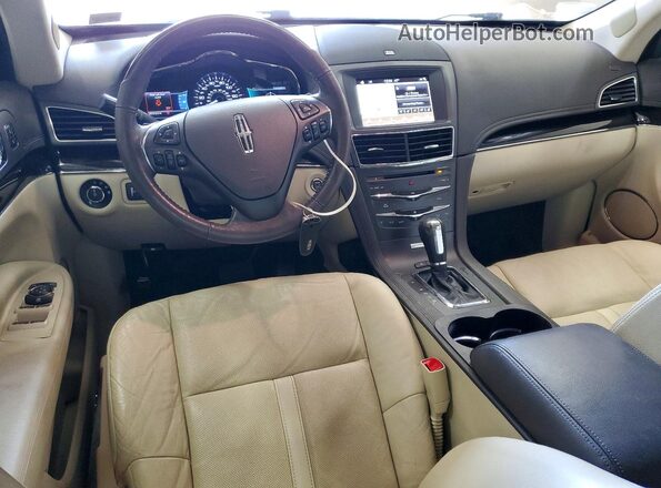 2LMHJ5AT6HBL00836 2017 LINCOLN MKT Белый Вид панели приборов