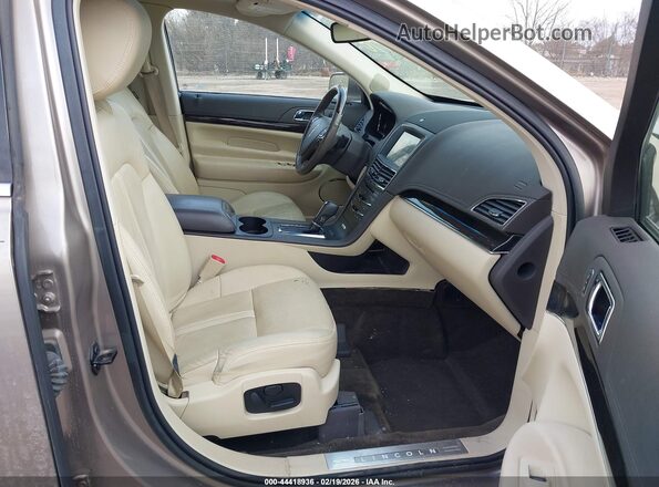 2LMHJ5AT9JBL00352 2018 LINCOLN MKT Beige Вид салону спереду