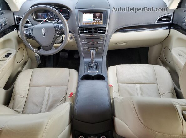 2LMHJ5AT9KBL02412 2019 LINCOLN MKT Белый Вид панели приборов