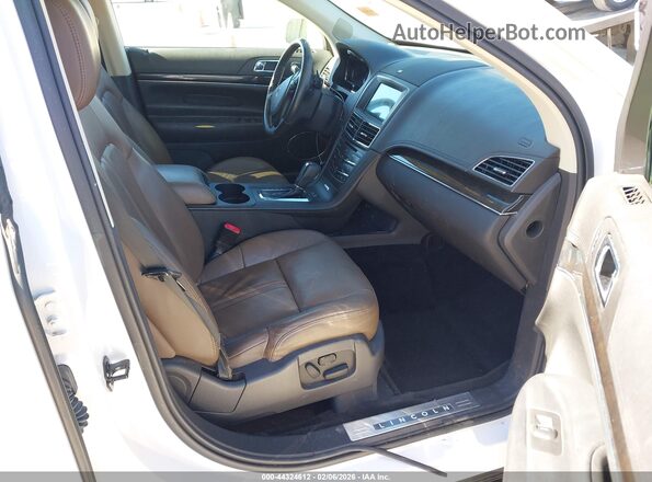 2LMHJ5ATXJBL01221 2018 LINCOLN MKT Белый Вид салона спереди