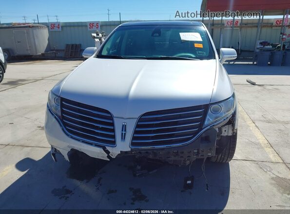 2LMHJ5ATXJBL01221 2018 LINCOLN MKT Белый Вид задней части салона