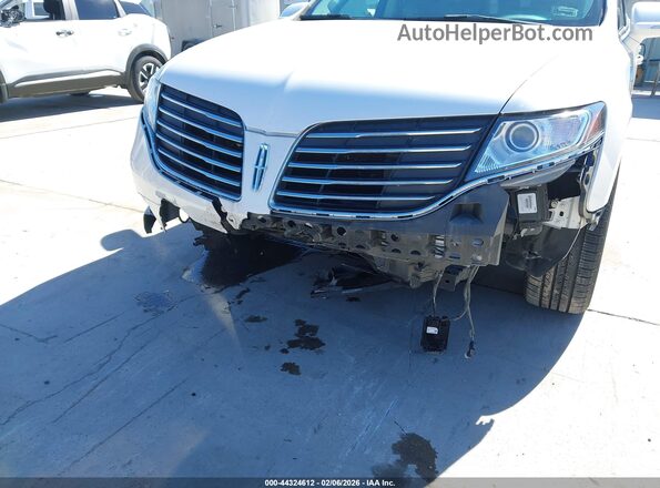 2LMHJ5ATXJBL01221 2018 LINCOLN MKT Белый Вид спереди