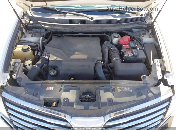 2LMHJ5ATXJBL01221 2018 LINCOLN MKT Белый Вид сзади