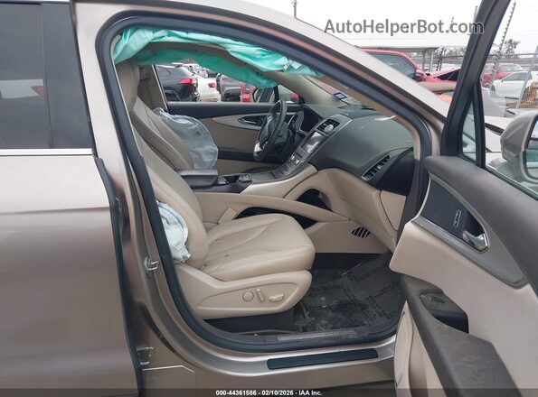 2LMPJ6J96KBL42159 2019 LINCOLN NAUTILUS Желто-коричневый Вид салона спереди