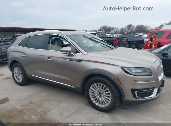 2LMPJ6J96KBL42159 2019 LINCOLN NAUTILUS Желто-коричневый Вид задней части салона