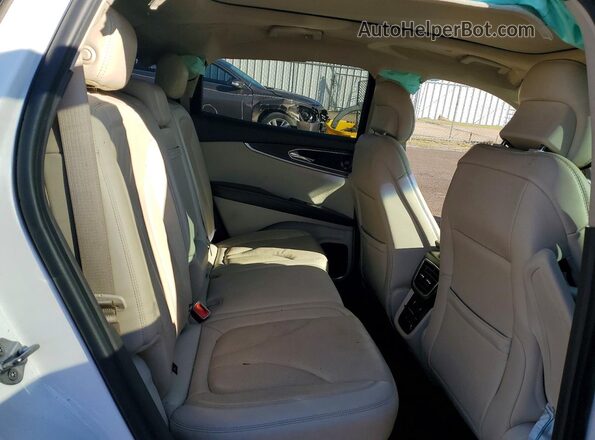 2LMPJ6L98KBL46601 2019 LINCOLN NAUTILUS White Вид задніх сидінь