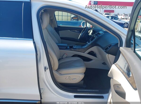 2LMPJ6LR5JBL34713 2018 LINCOLN MKX Белый Вид салона спереди