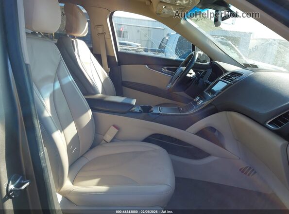 2LMPJ8K93KBL28102 2019 LINCOLN NAUTILUS Серый Вид салона спереди
