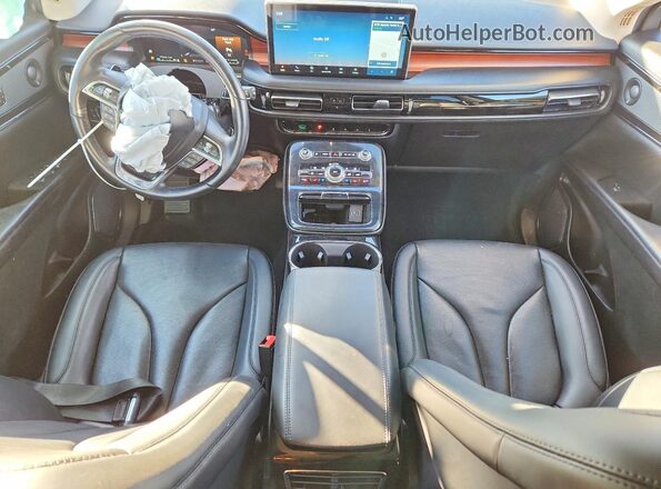 2LMPJ8KP0PBL07861 2023 LINCOLN NAUTILUS Серый Вид панели приборов