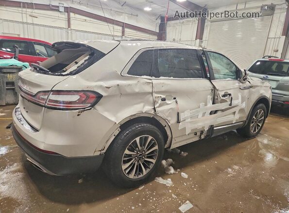 2LMPJ8KP4NBL10615 2022 LINCOLN NAUTILUS Кремовый Задняя правая четверть