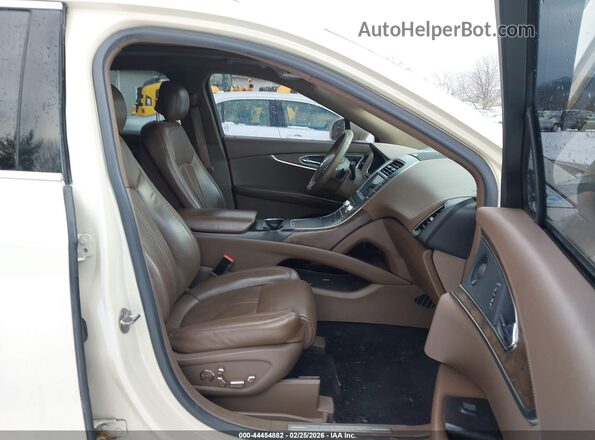 2LMPJ8LP5GBL46802 2016 LINCOLN MKX Белый Вид салона спереди