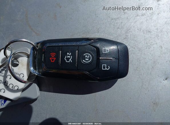 2LMTJ6KP9GBL22829 2016 LINCOLN MKX Белый Вид панели приборов