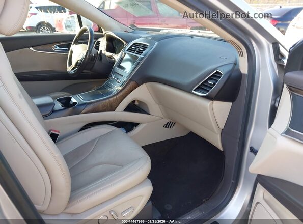 2LMTJ8LP9GBL69563 2016 LINCOLN MKX Серебряный Вид салона спереди