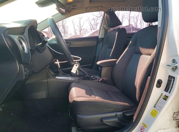 2T1BURHE6JC963798 2018 TOYOTA LL Белый Вид салона спереди