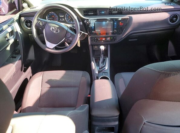 2T1BURHE6JC963798 2018 TOYOTA LL Белый Вид панели приборов