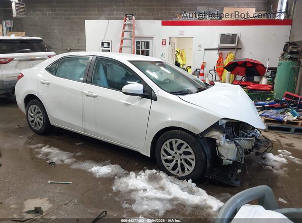 2T1BURHE8JC036544 2018 TOYOTA LL Белый Передняя правая четверть