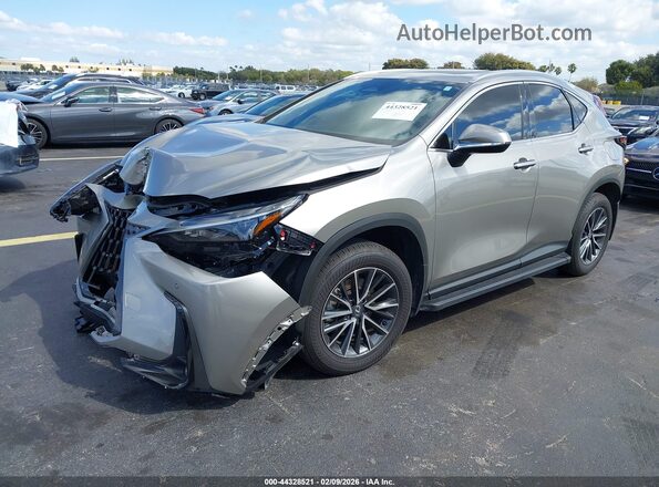 2T2AKCEZ6SC047397 2025 LEXUS NX 350H Silver Vista tres cuartos delantera izquierda