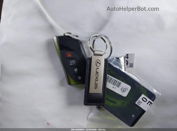 2T2BBMCA7TC117658 2026 LEXUS RX 350H Серебряный Вид панели приборов