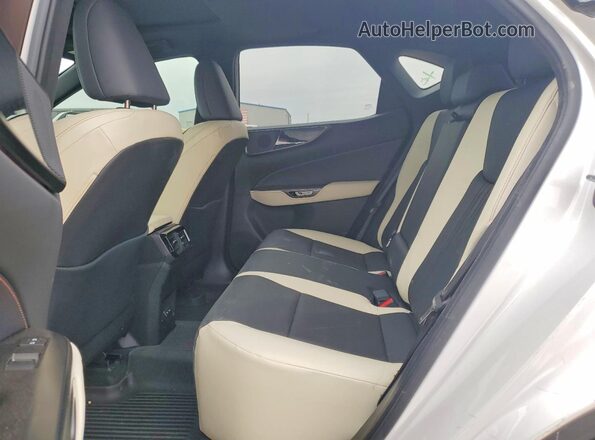 2T2GGCEZXNC003631 2022 LEXUS NX White Vista interior trasera