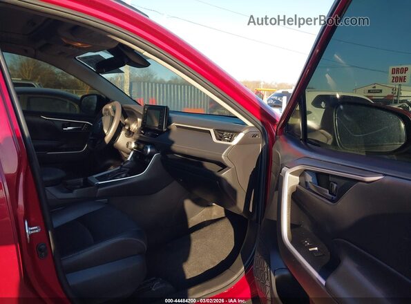 2T3A1RFV4MW241778 2021 TOYOTA LE Красный Вид салона спереди