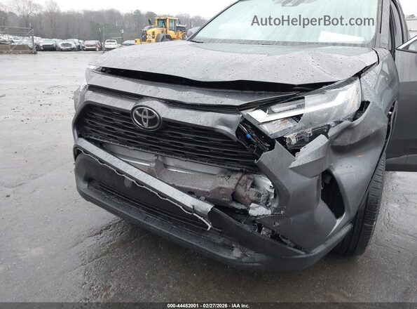 2T3C1RFV4RC302001 2024 TOYOTA LE Серый Вид спереди