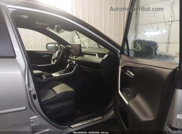 2T3E6RFV6RW078061 2024 TOYOTA RAV4 HYBRID Серебряный Вид салона спереди