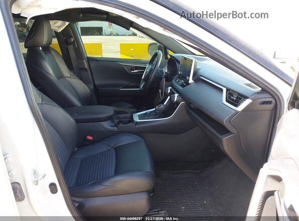 2T3E6RFV7MW004494 2021 TOYOTA RAV4 HYBRID Белый Вид салона спереди