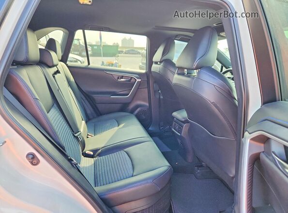 2T3EWRFV6LW095028 2020 TOYOTA RAV White Вид задньої частини салону