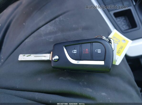 2T3G1RFV4SW583867 2025 TOYOTA LE Красный Вид панели приборов