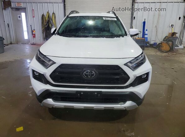 2T3J1RFV8RW465515 2024 TOYOTA RAV4 White Widok z przodu