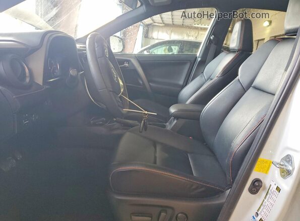 2T3JFREV7HW574341 2017 TOYOTA RAV4 White Widok wnętrza z przodu