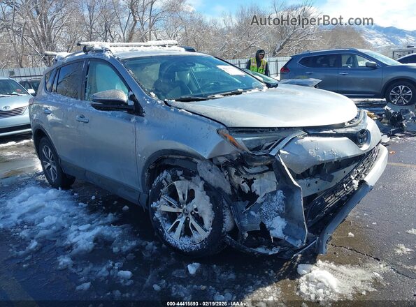 2T3RFREV4JW844599 2018 TOYOTA LE Silver Delantero derecho