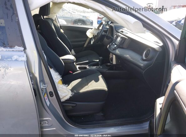 2T3RFREV4JW844599 2018 TOYOTA LE Silver Vista interior delantera