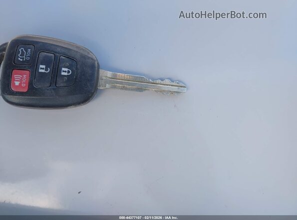 2T3RFREVXGW537088 2016 TOYOTA LE Серебряный Вид панели приборов