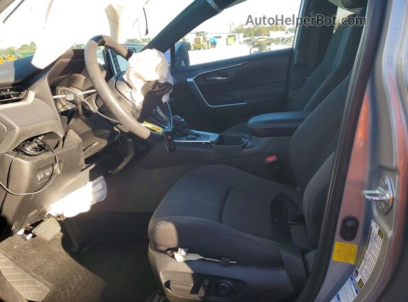 2T3T6RFV6NW036281 2022 TOYOTA RAV4 Серебряный Вид салона спереди