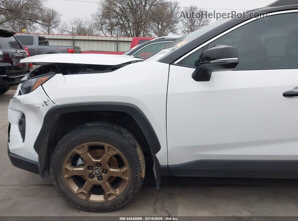 2T3UWRFV3RW215209 2024 TOYOTA RAV4 HYBRID White 