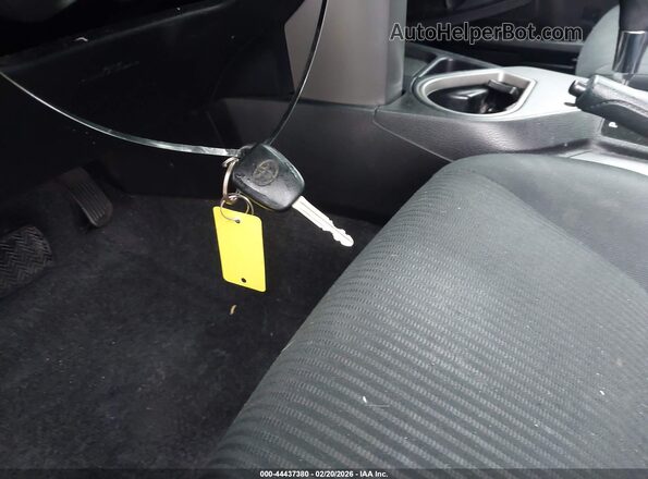 2T3ZFREV2GW267113 2016 TOYOTA LE Серебряный Вид панели приборов