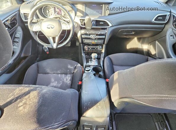 SJKCH5CP8KA008661 2019 INFINITI QX30 Silver Widok zestawu wskaźników