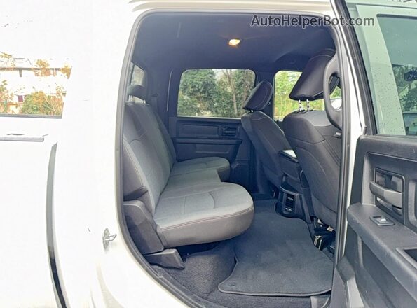 3C6UR5HL2PG614435 2023 RAM 2500 Белый Вид салона спереди