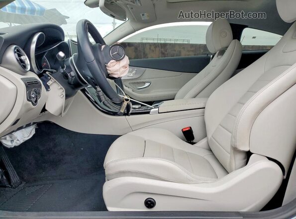 WDDWJ4JB5HF461014 2017 MERCEDES-BENZ C-CLASS Серебряный Вид панели приборов