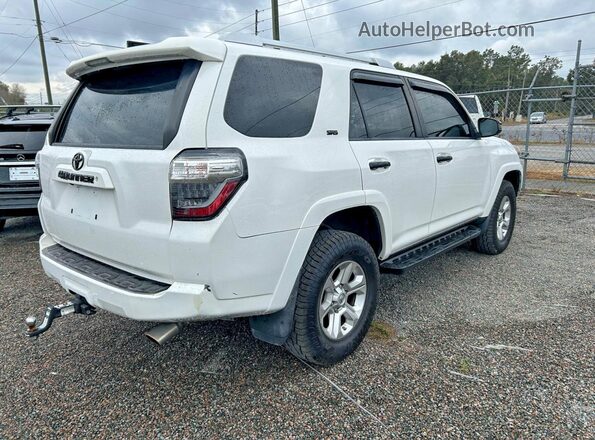 JTEBU5JR1J5557314 2018 TOYOTA 4RUNNER Белый Вид спереди