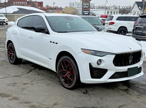 ZN661XUS7KX335888 2019 MASERATI LEVANTE Белый Вид спереди
