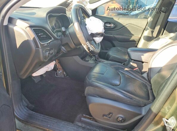 1C4PJMBX5KD169410 2019 JEEP CHEROKEE Green Widok deski rozdzielczej